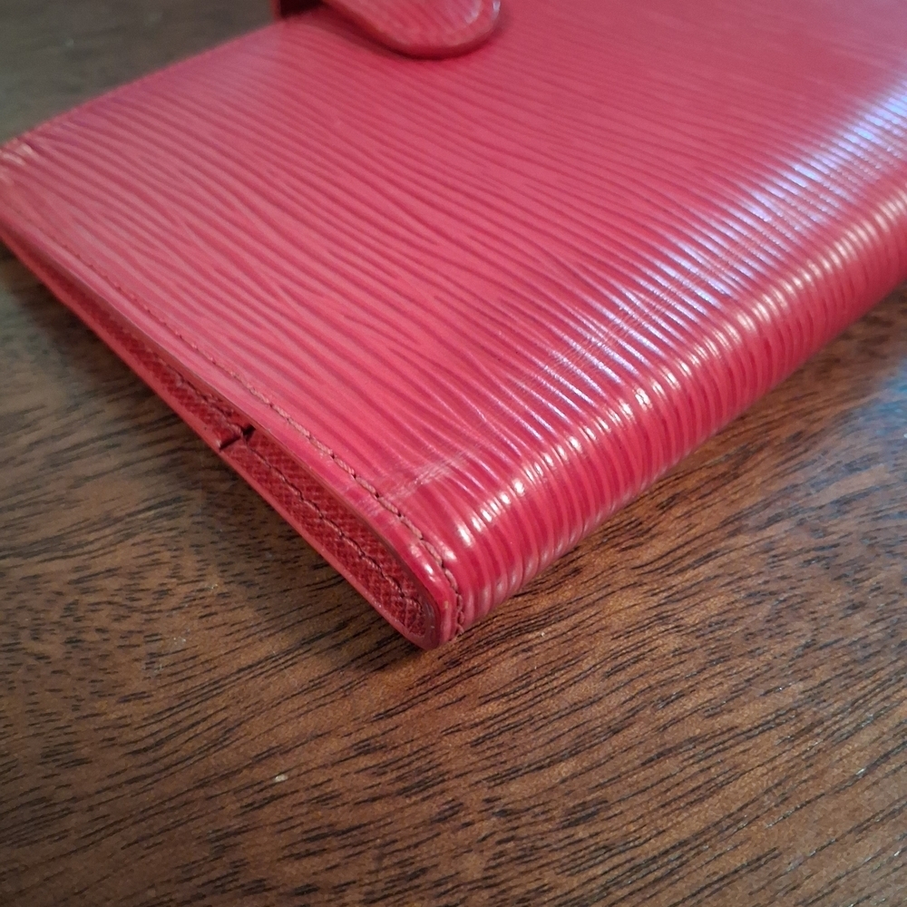 Red Textured Wallet - Picture 15 of 15